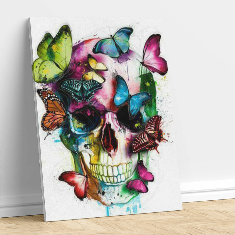Bunter Totenkopf mit Schmetterling - PaintingscartDE
